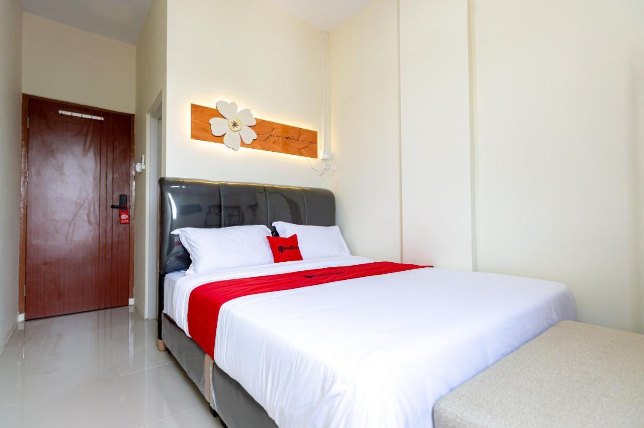 Reddoorz Plus At Komplek Abc Batu Aji Batam Kubuk Экстерьер фото